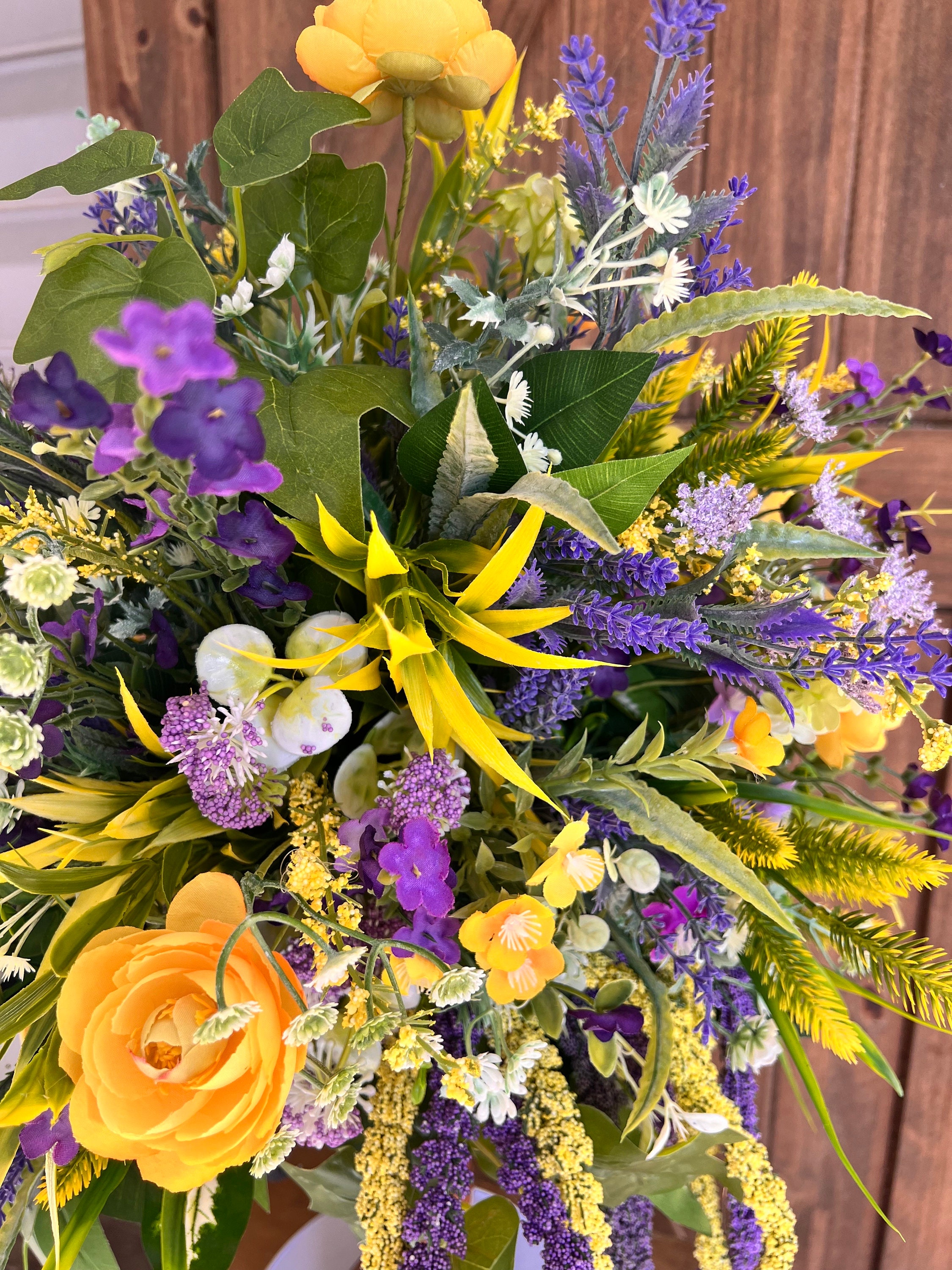 Arreglo de candelabros para uso diario, decoración floral para repisa de  candelabro, acento de flores para el hogar en la mesa, arte floral alto,  acento floral para porche de estilo rústico -, image size:2250x3000