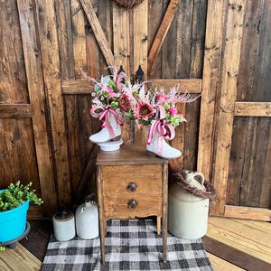 Western cowgirl bow boot table arrangement, Cowboy boot boho chic floral table decor, Country western flower boot home baby shower accent