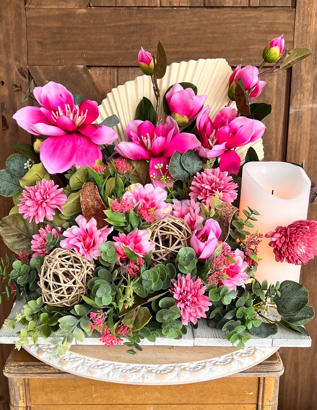 Decoración de mesa con magnolia estilo boho campestre, arreglo