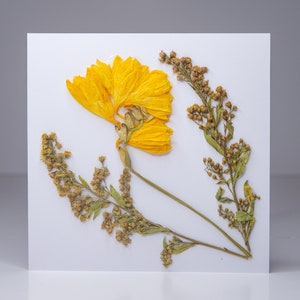 Cartões feitos à mão com flores amarelas
