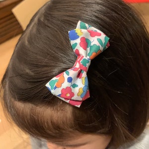 Barrette nœud double en Liberty of London image 4