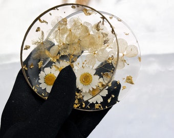 Dessous de verre faits main en résine avec des fleurs