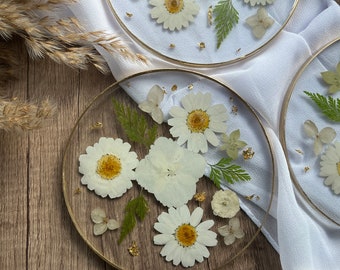 Dessous de verre faits main en résine avec des fleurs