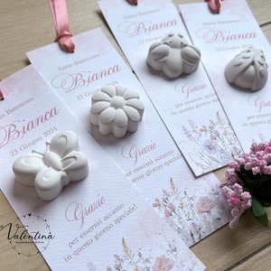 Segnaposto con gessetto profumato fiore coccinella ape farfalla personalizzabile battesimo - compleanno - Segnalibro e Gessetto profumato
