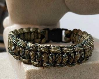 Pulsera Cobra de paracord hecha a mano - Camuflaje de suelo, tamaño personalizado