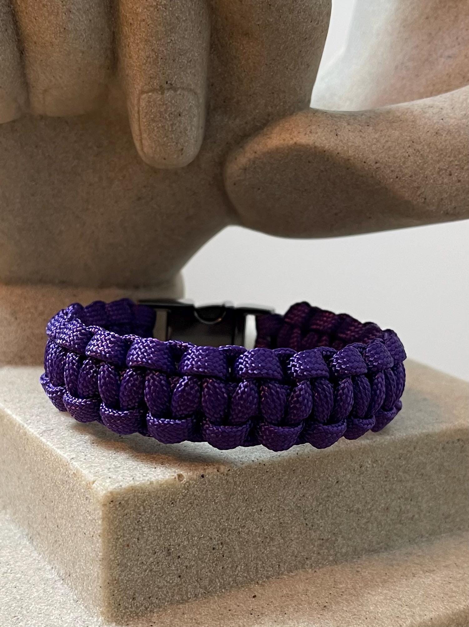 Bracelet Paracorde Violet Avec Fermoir Tête D'oiseau Laiton Blanc Et Perles Sugilite - Neuf