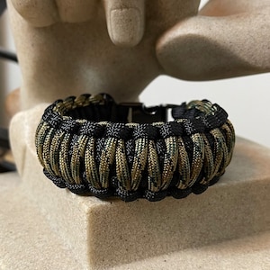 Paracord Sopravvivenza Braccialetto 550 COBRA Stitch 9 Esercito Paracord Sopravvivenza Braccialetto 550 COBRA Stitch 9 Esercito