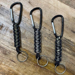 Paracord Schlüsselanhänger - 18 cm - Paracord Schlüsselanhänger - Schlüsselband mit Karabiner - Einfarbig/Zweifarbig - auf Bestellung - Geschenk für Ihn