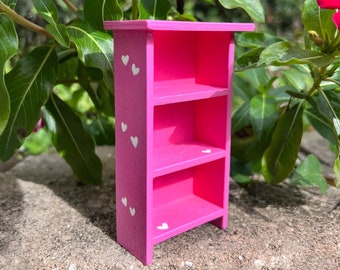 Estantería en miniatura para San Valentín, muebles en miniatura, decoración de casa de muñecas pintada a mano, corazones rosas a escala 1:12.