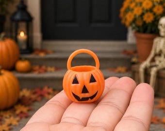 Dollhouse Miniature Halloween Baskets, 1:12 Scale Trick or Treat Candy Pails, Pumpkin Basket, Spooky Dollhouse Decor Jack O Lantern