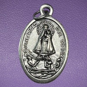 Médaille Notre-Dame de la Charité, médaille Nuestra Señora de la Caridad del Cobre, la Virgen de la Caridad del Cobre, priez pour nous, cadeau catholique
