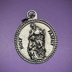 Heilige familie ronde medaille, kindje Jezus, Maria en Jozef, familiebescherming en eenheid patroonheilige, bid voor ons, cadeau onder de 10, katholiek cadeau