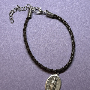 Sint-Augustinus gevlochten armband kunstleer, patroonheilige van de brouwers, patroonheilige van de drukkers, patroonheilige van de theologen, Sint-Augustinusmedaille