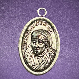 Saint Teresa of Calcutta Medal, St Teresa, World Youth Day, Patron of Poor, Catholic Gift, Ruega Por Nosotros medal, Pray for Us