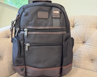 TUMI x Ducati バックパック パッチ付き 本革 ブラウンカラー 男女兼用