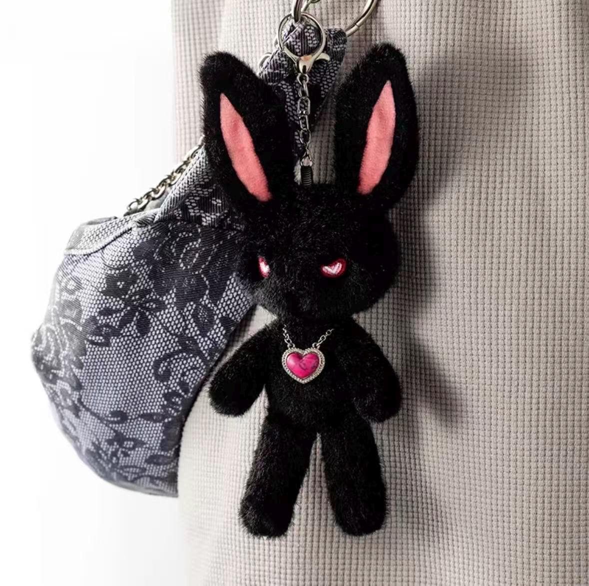 ダークゴシックなぬいぐるみ、ウサギのぬいぐるみキーチェーン、ピンク