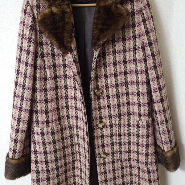 Plaid granny coat with faux fur collar and cuffs. size Medium