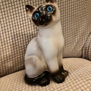 Vintage Porcelain Siamese Cat Figurine / Giftcraft Korea Luxury Cat Figure / Kitty Collectables / Siamese Cat Lovers