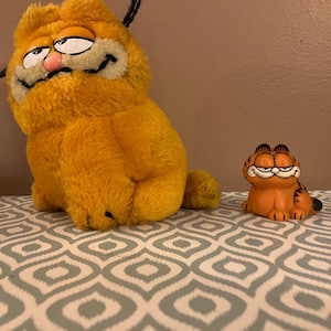 1978 Mini Garfield Figurine/1981 Plush Garfield