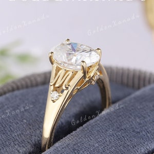 Anel de noivado personalizado com inicial de moissanita, anel de casamento de moissanita celta irlandesa de ouro maciço, anel de promessa de diamante, anel de letra