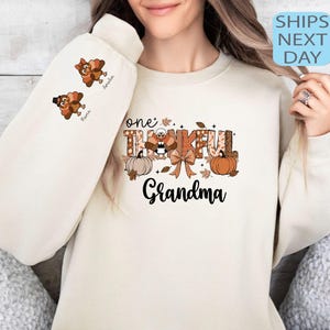 Felpa con la scritta &quot;Una nonna riconoscente&quot;, felpa con la scritta &quot;Nonna personalizzata&quot;, maglione con il tacchino del Ringraziamento, regalo personalizzato per Gigi, felpa con cappuccio a forma di zucca autunnale