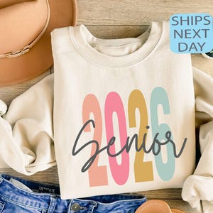 Senior 2026 Sweatshirt, Retro Font, 2026 Seniors Sweatshirt, Senior 2026 Retro Sweatshirt, Class of 2026 Senior Hoodie, Graduation Gift