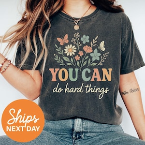 Camiseta Comfort Colors® Wildflower, Puedes hacer cosas difíciles, Camiseta motivacional para profesores, Regalo para profesores, Camiseta para consejeros, Camiseta para terapeutas