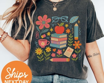 Jolie chemise pour professeur Comfort Colors®, chemise livre à fleurs, chemise pour la rentrée des classes, T-shirt livresque, cadeaux pour les amoureux des livres, chemise pour professeur du primaire