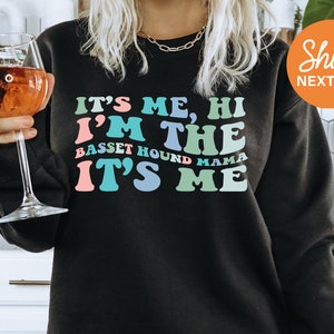 It's Me Hi I'm The Basset Hound Mama It's Me | Basset Hound Mom Sweatshirt | Dog Mama Sweatshirt | Dog Lover Hoodie | Dog Mom Gift - 6556w