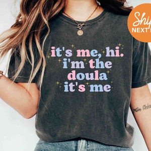 It's Me Hi I'm The Doula It's Me | Doula Shirt | Birth Doula Shirt | Postpartum Doula Tshirt | Doula Gift | Gifts for Doula - 116731