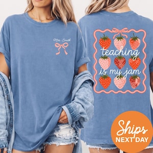 Camiseta personalizada para profesor/a, camiseta Coquette Strawberry, regalo personalizado para educadores/as