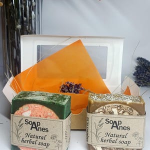 Caixa de presente sabonete natural artesanal com calêndula, papelão kraft, lavanda, conjunto de presente, cheiro de abacaxi, cheiro de chocolate ao leite