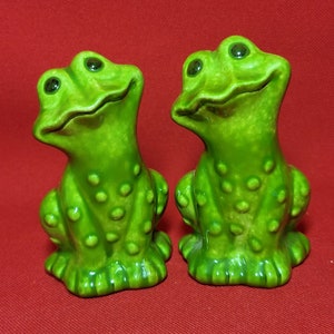 VTG Green Frog Salt & Pepper Shakers Repair on One Frog