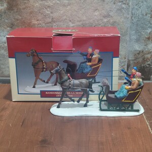 Lemax Dashing Through The Snow-beeldje 2000 Village-collectie