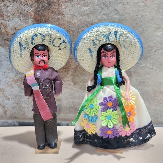 Mexican Souvenir Dolls Sombrero Man Woman Wood Base Stand Folk Art