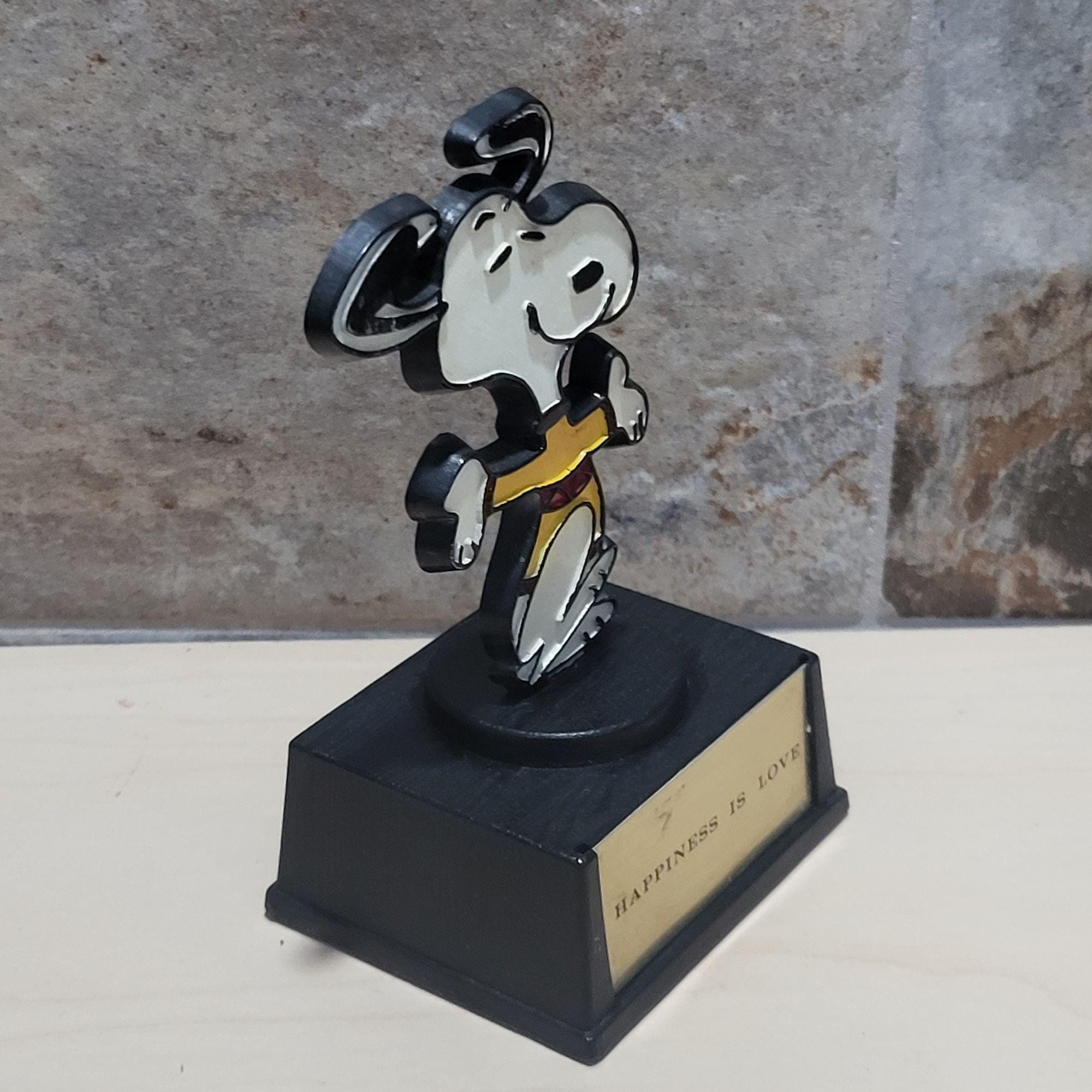 Peanuts Gang Aviva Snoopy Trophy Happiness is Love - Etsy