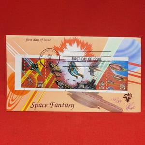 以下が含まれることがあります： 1993年のスペースファンタジー切手シリーズの初日カバーです。封筒には、宇宙船と惑星のカラフルなイラストが描かれており、1993年1月25日のアラバマ州ハンツビルの消印が押されています。封筒には「スペースファンタジー」の文字が印刷されています。