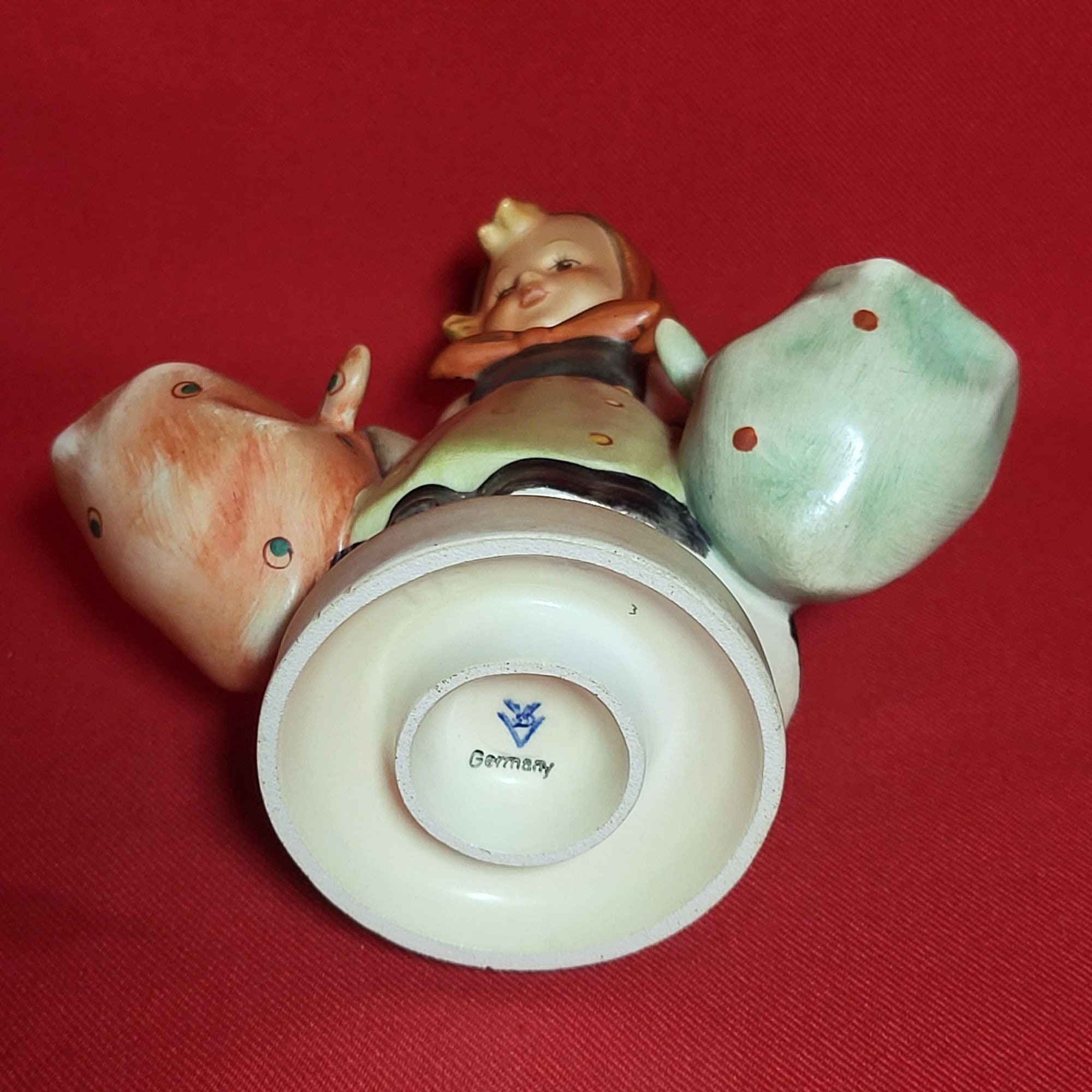 Vintage Goebel Hummel Mothers Darling Figurine Full Bee Trademark