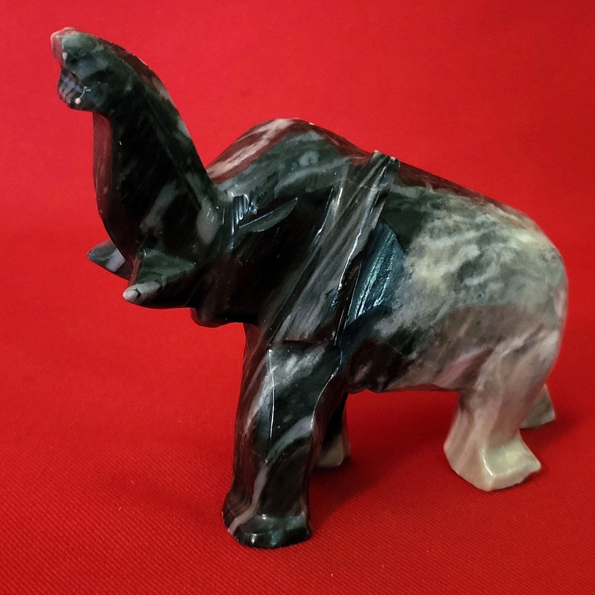 象の置物 縞模様の大理石 石彫り 鼻が上がった象の像 - Etsy 日本