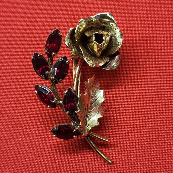 VTG Rose Pin Brooch Gold Tone Red Ruby Rhinestones - image 4