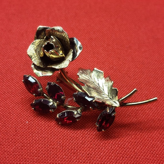 VTG Rose Pin Brooch Gold Tone Red Ruby Rhinestones - image 5