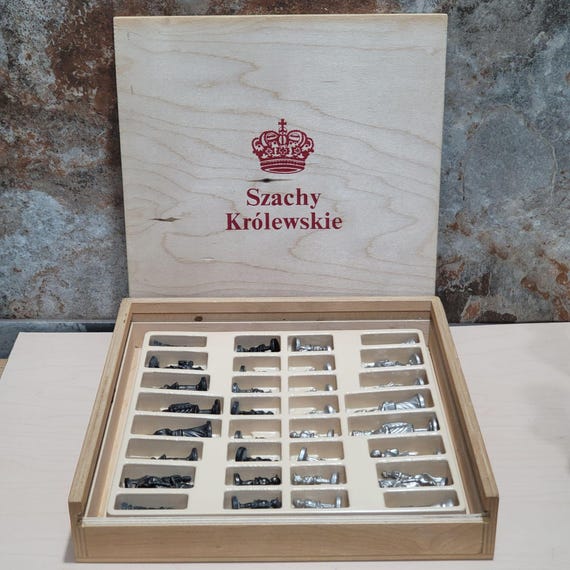 Szachy Królewskie Royal Chess Set Metal Pieces Wooden Box - Etsy display picture 1