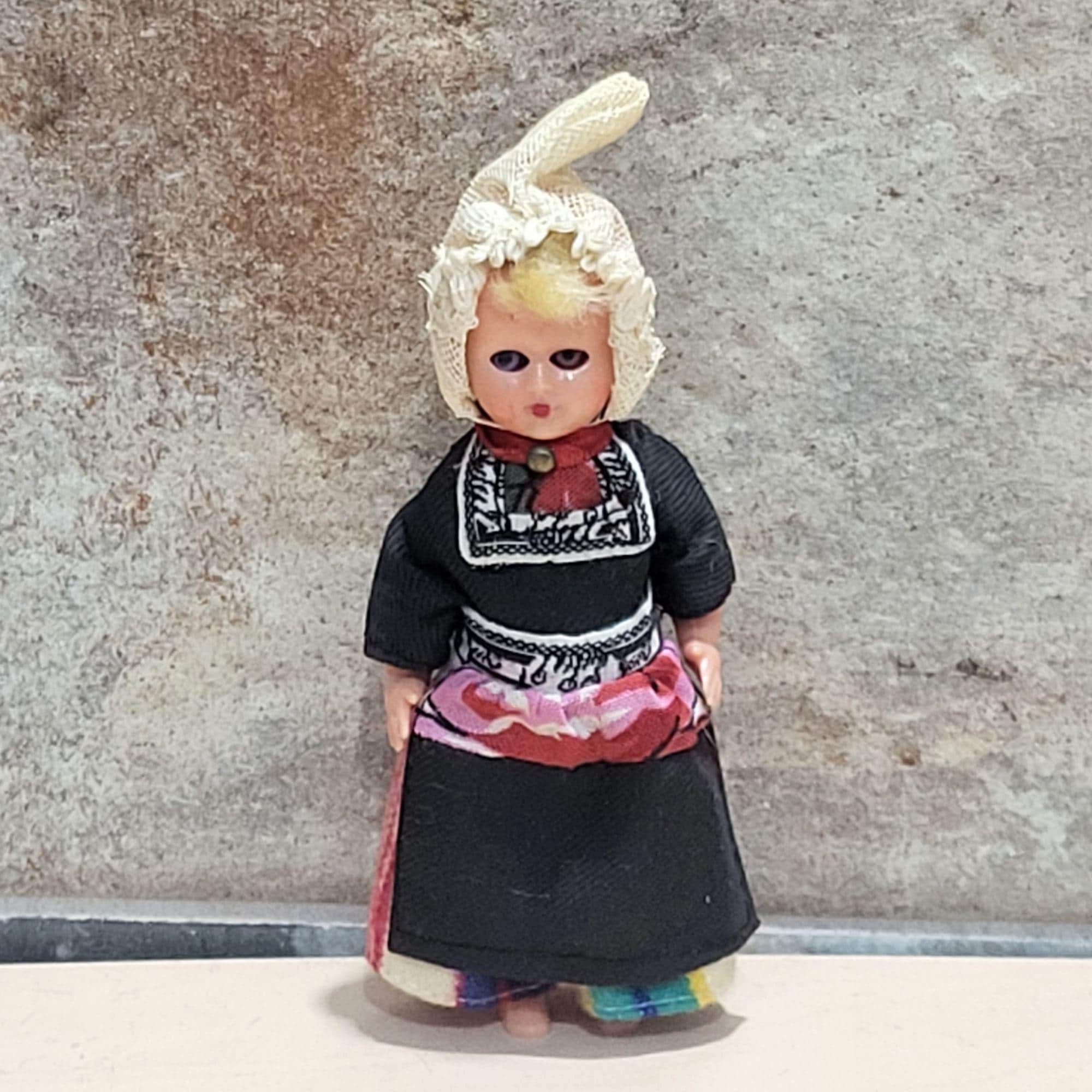 オランダ製　ヴィンテージドール ヴィンテージ オランダ人形 目を開けて閉じる - Etsy 日本
