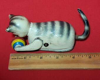 VTG ブリキ猫 リトセルロイド 猫がボールを追いかけて