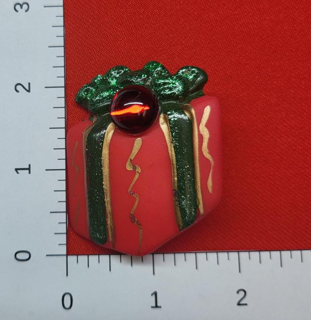 クリスマスピンブローチ：サンタ、スノーマン、ギフトボックス - 5個