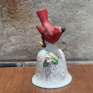 Vintage rote Kardinalvogelglocke Keramikfigur