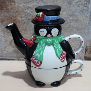 Temptations by Tara, set da 3 tazze e teiera in ceramica impilabili a forma di pinguino