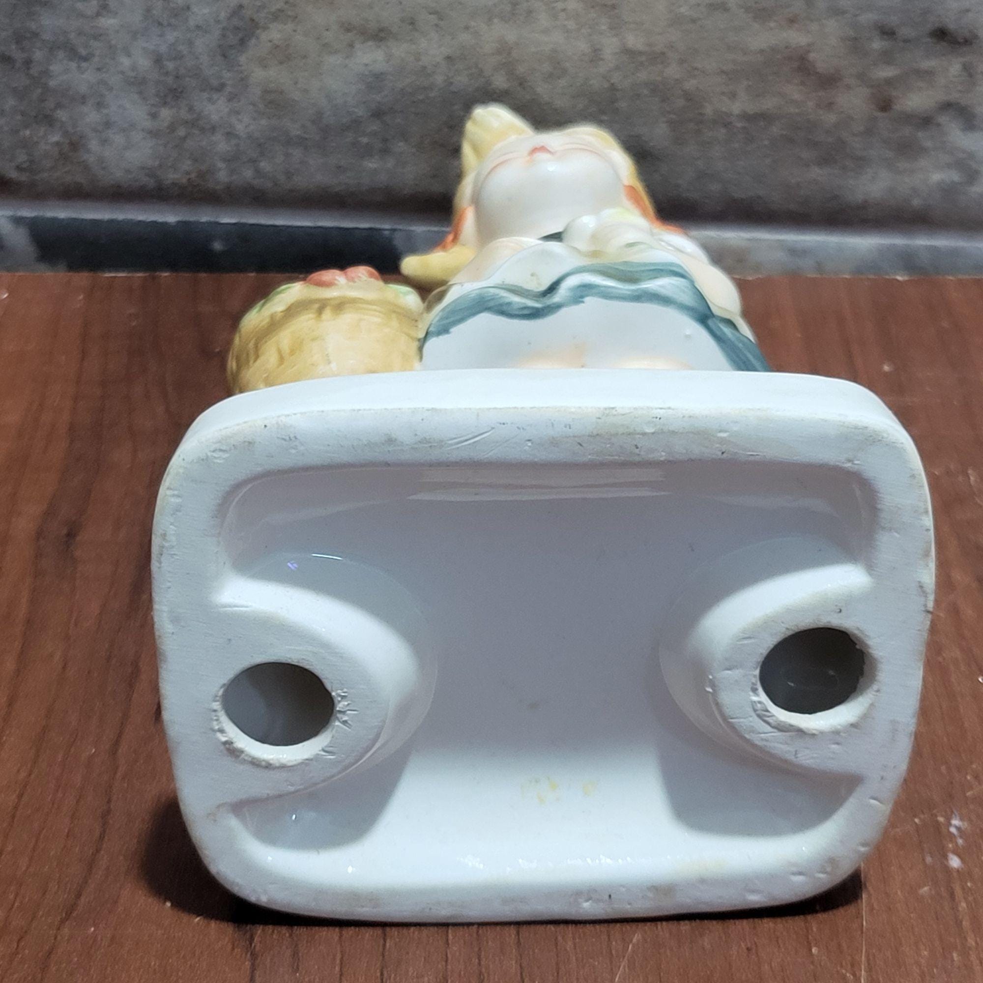 花籠を持つ少女の陶器の置物 - Etsy 日本