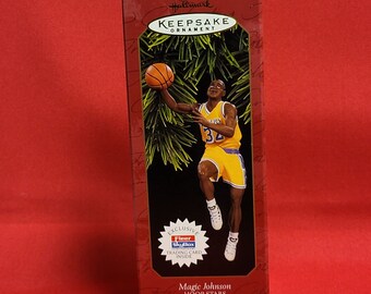 Adorno de recuerdo navideño Magic Johnson Basketball Hoop Stars Sports Hallmark