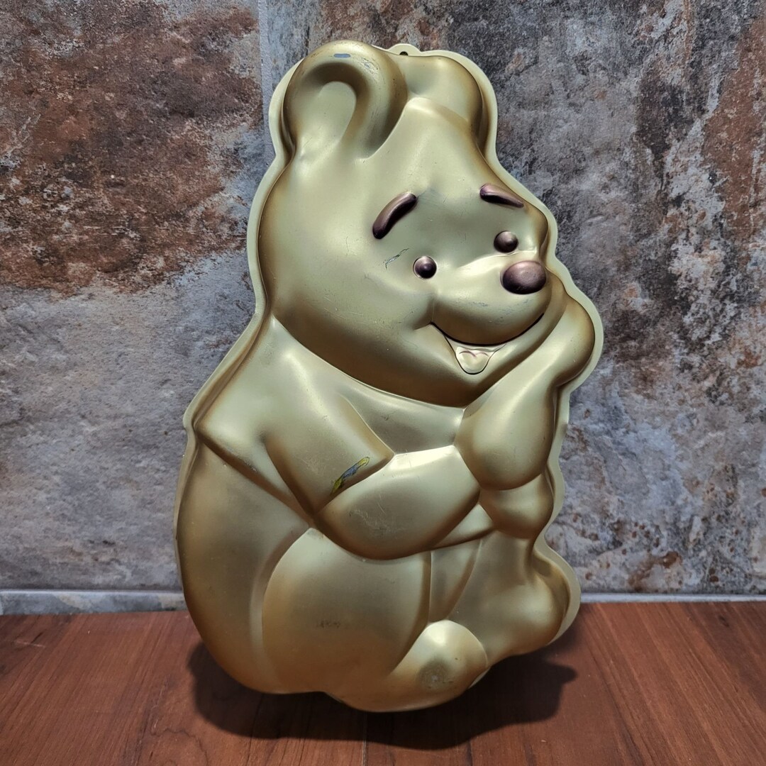 VTG Walt Disney Wilton Gold Tone Winnie the Pooh Cake Baking Pan Mold